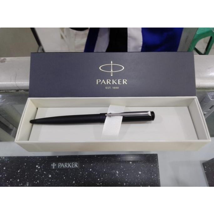 

Parker vector black ballpoint ---NEW READY---