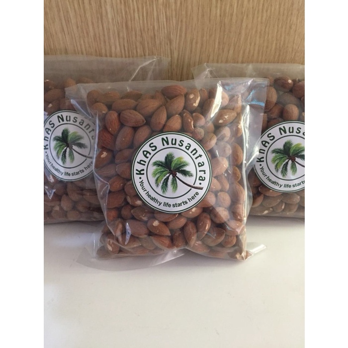 

Kacang Almond utuh Roasted 250 gram Premium Quality