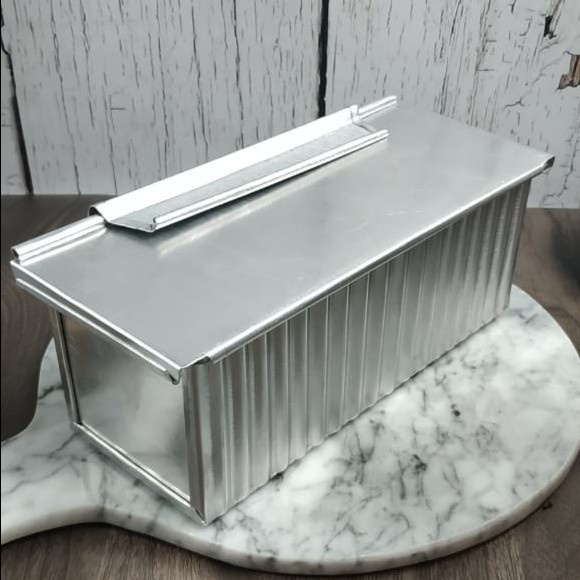 

Loyang Roti Tawar Bandung 20 x 8 x 8 cm / Loyang Roti tawar