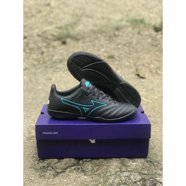 SEPATU FUTSAL MIZUNO