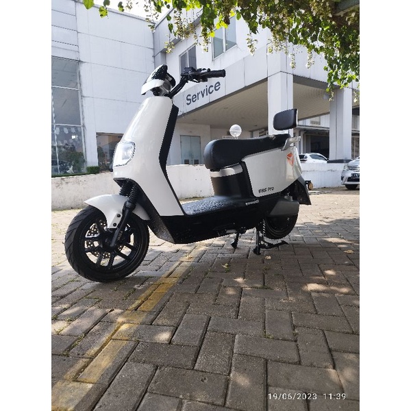 Sepeda Motor Listrik Yadea