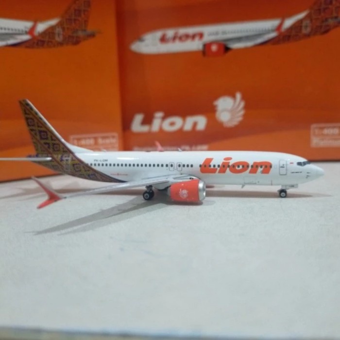 Niatur Pesawat Lion Air Boeing 737-8 Max Pk-Lqm Phoenix 1:400