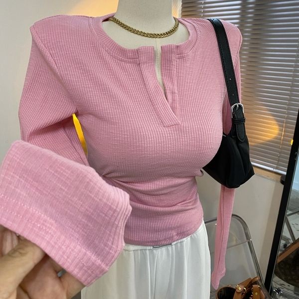 Red Saya suka warnanya! Biru dan merah muda, dada indah dan berminyak, celah V kecil, pas badan, bantalan bahu pendek, kaos lengan panjang, bawahan musim gugur dan musim dingin