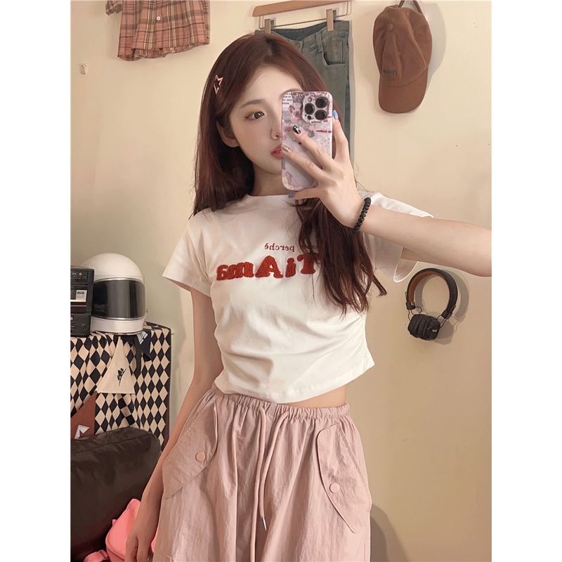 Red Kaos wanita lengan pendek musim panas versi Korea dari bahu depan sulaman berkelompok tiga dimensi gaya asing selera desain ceruk hot girl short top in