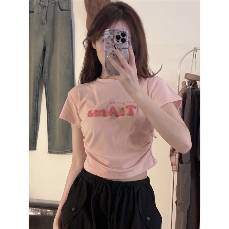 Red Kaos wanita lengan pendek musim panas versi Korea dari bahu depan sulaman berkelompok tiga dimensi gaya asing selera desain ceruk hot girl short top in