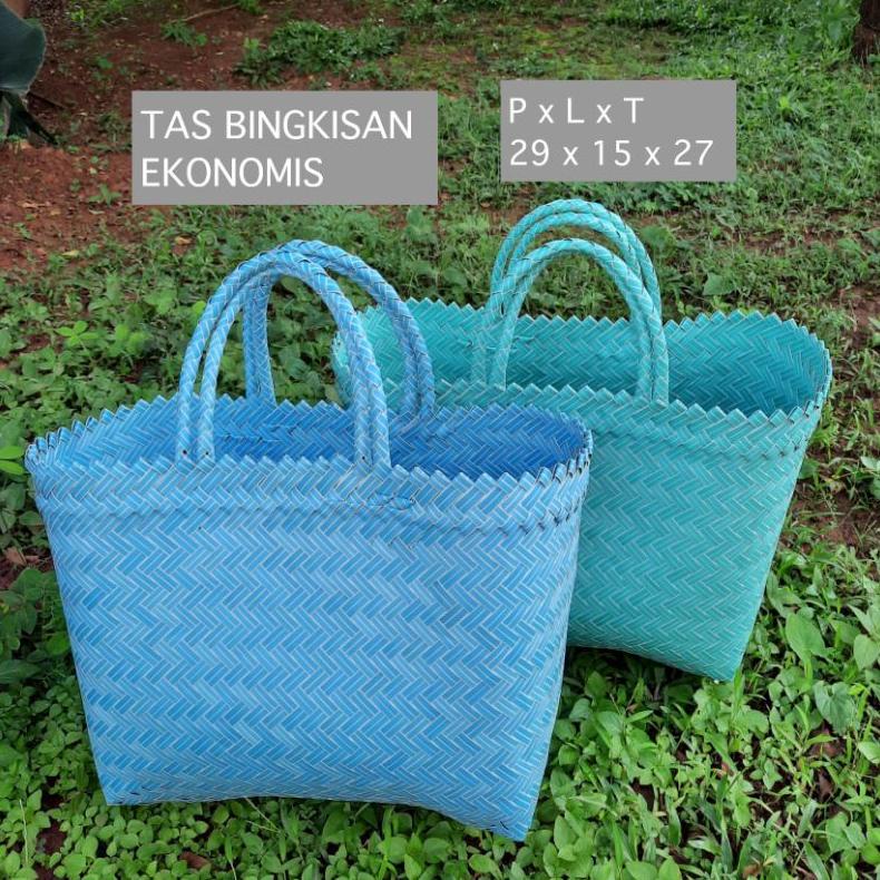 

Terbaru Tas Anyaman Plastik / Tas Souvenir / Tas Bingkisan Lurik Size L E22