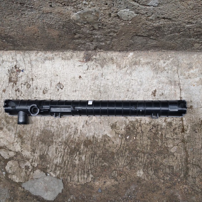 Uppertank radiator Toyota Landcruiser VX80