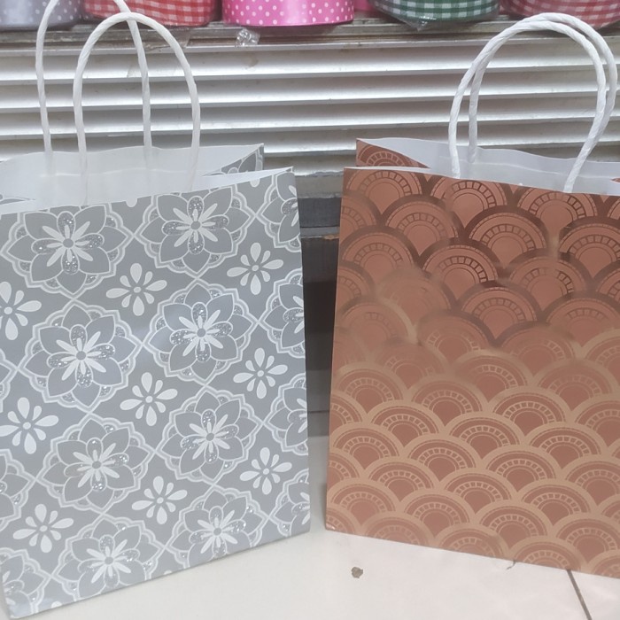 PAPER BAG MOTIF UKURAN TANGGUNG ISI 12 PCS TERLARIS