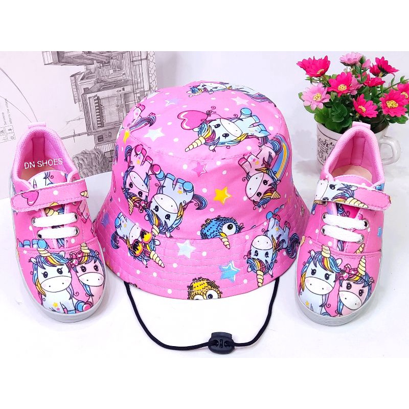 Paket Sepatu Tali Anak Perempuan Topi Bucket Anak Paket Sneakers Anak Sepatu Sport Anak Bucket Hat Tali Anak Perempuan Lucu Karakter Unicorn Pink