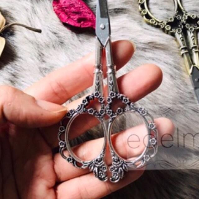 

Bestseller Gunting Jahit Antik Bunga Ukir Klasik