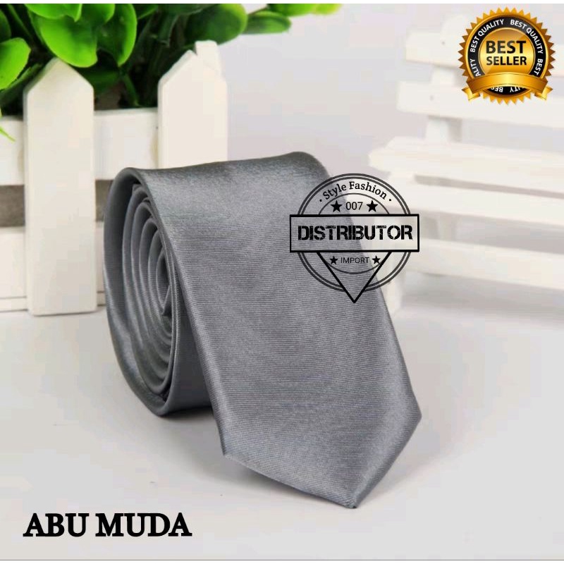 Dasi pria panjang polos satin uk 3 inc / 8 cm Dasi pria kantor Formal warna Abu muda