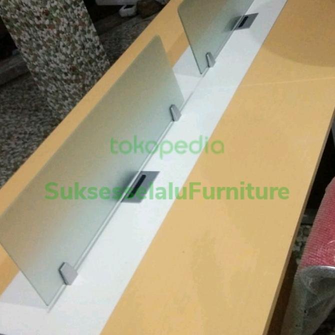 Meja Kerja Kantor Partisi 8 Staff