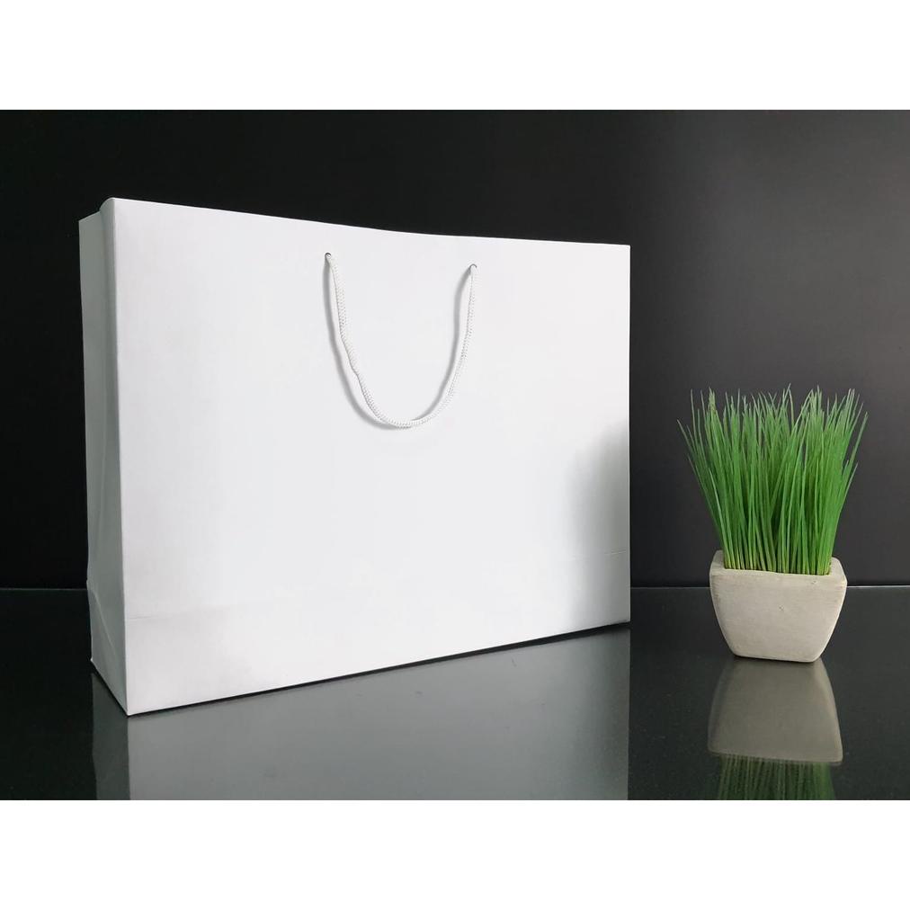 

Ngetrends Paperbag White Doff Uk. 40 X 30 X 12 Cm