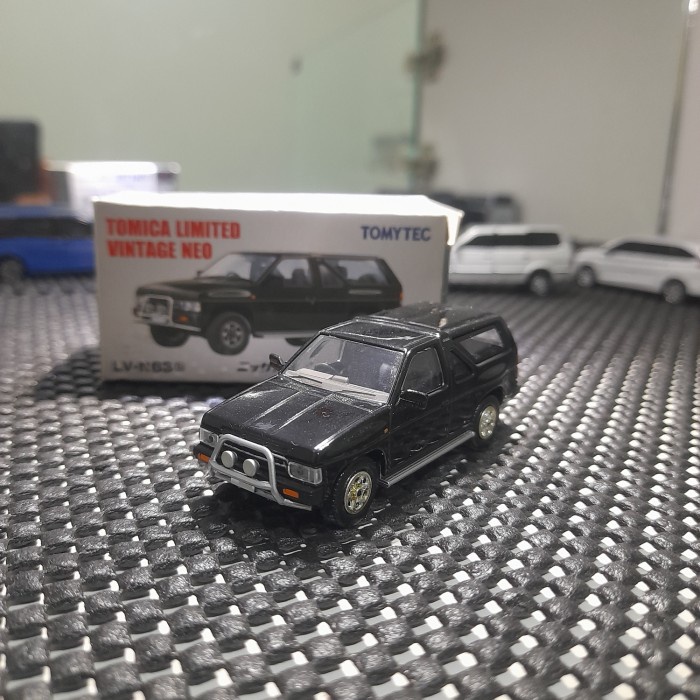 Tomica Limited Vintage Neo Nissan Terrano