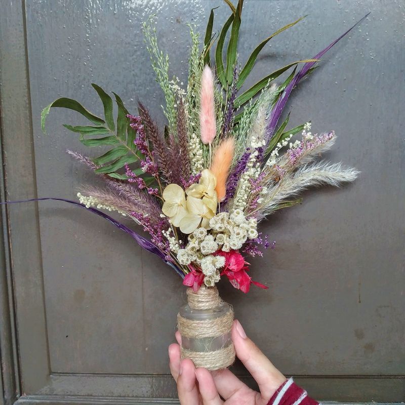 Karangan Bunga Kering Cantik Vas Botol Rami