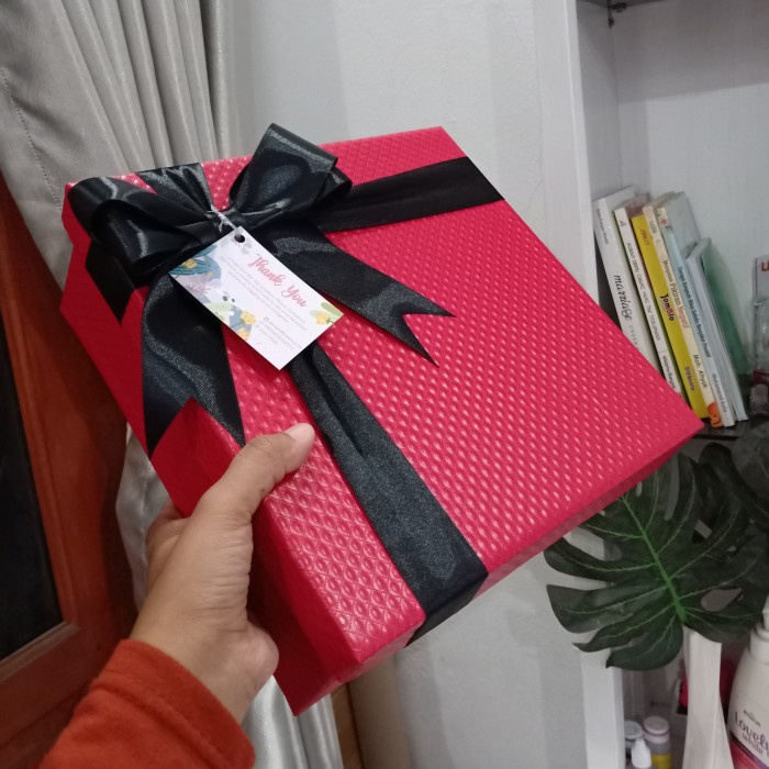 

Terlaris Kotak Kado / Kotak Gift / Box Kotak Ukuran 25X25X8Cm