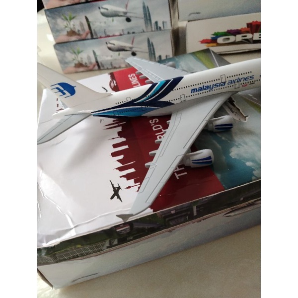 Miniatur Diecase pesawat Malaysia Airlines Panjang 20 cm Ada Roda