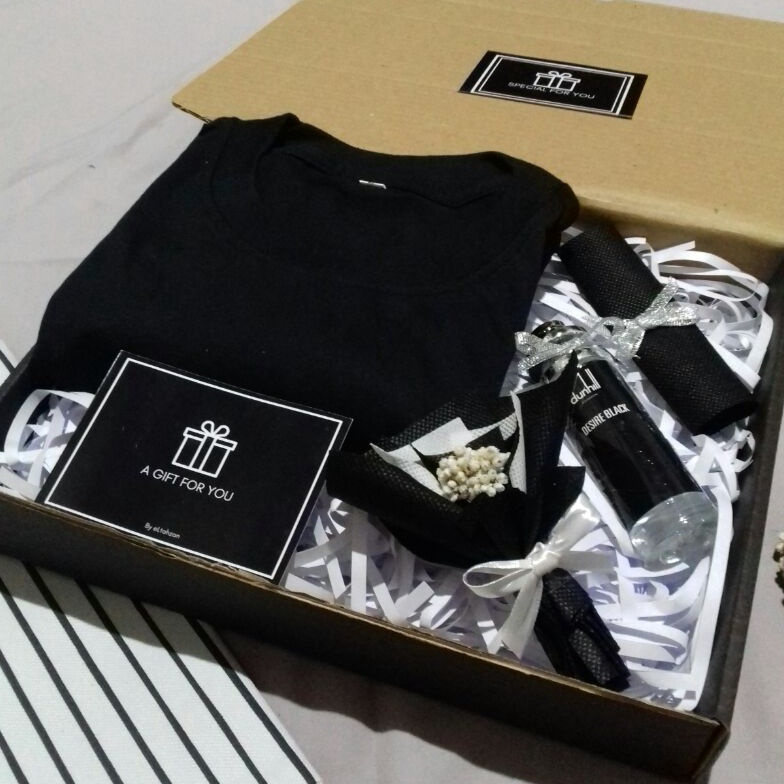 

Produk Premium.. [KAOS] Gift Box Hampers Cowok Premium Hadiah Wisuda Kado Ulang Tahun ZJZ