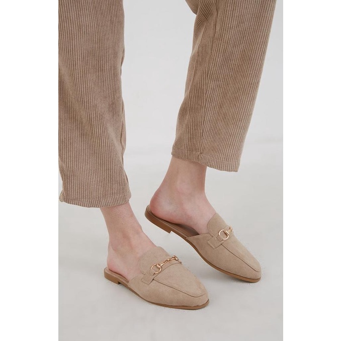 Berrybenka - Sepatu Flat Shoes Wanita Sophie Fellice Emblished Mules - Beige,36