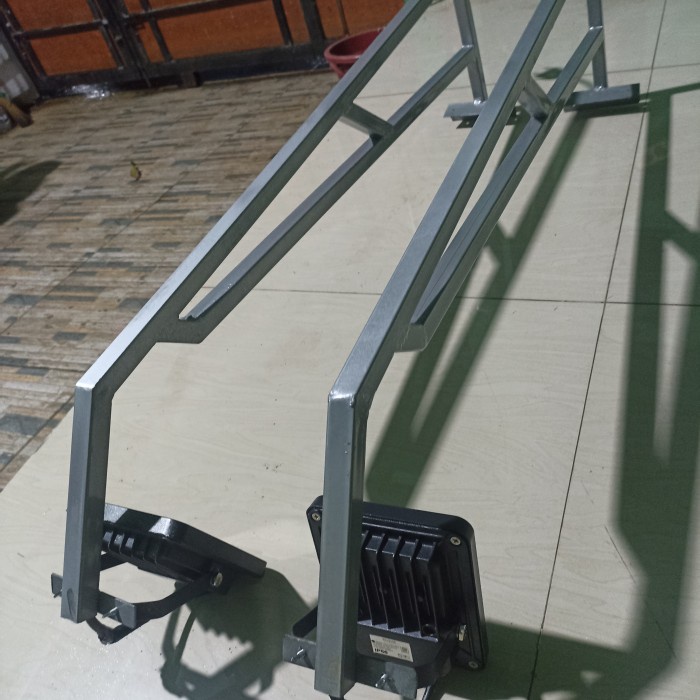 Terlaris Tiang Lampu Sorot Reklame
