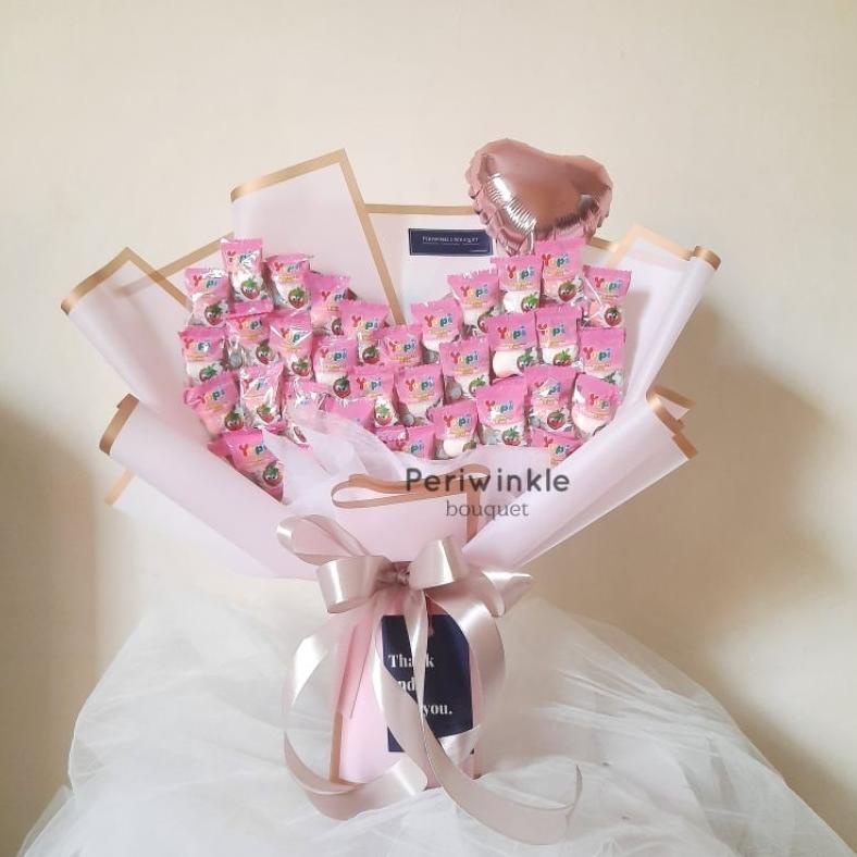

Special - PO 1-2 hari Buket Permen Yupi | Strawberry kiss bouquet | Buket Wisuda { PACKING DUS } ,,
