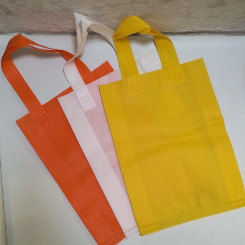 

[BELI 3 GRATIS 1] Tas spunbon 25x35 sovenir goodie bag warna-warni