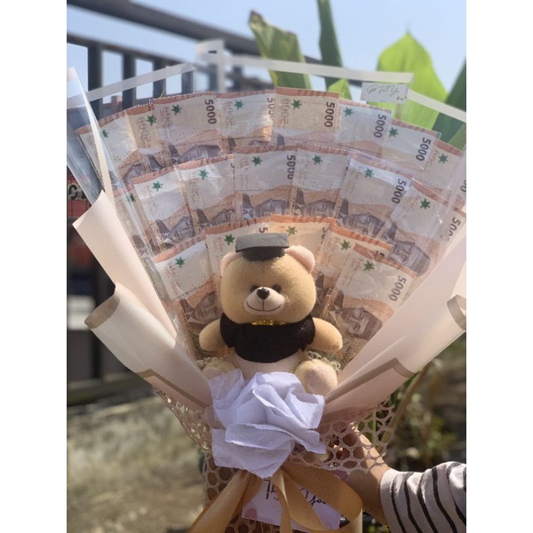 bouquet uang dan boneka