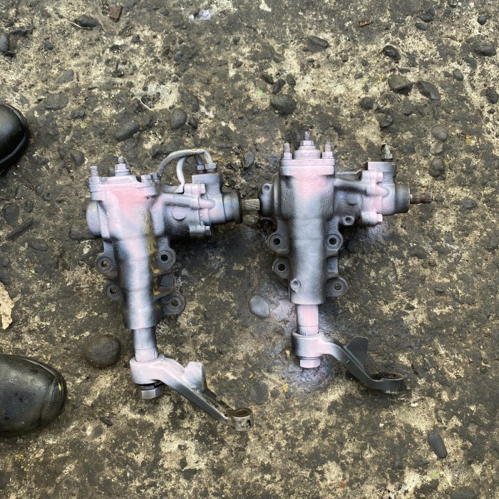{Bekas} Gear box power steering worm stir isuzu panther 2.3 2.5 dan touring Diskon