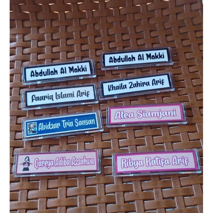 

Papan nama / nametag akrilik.