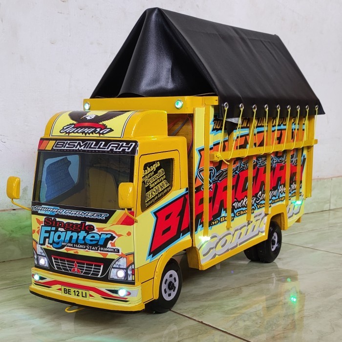 DISKON SPESIAL LIMITED MINIATUR MOBIL TRUK KAYU TRUCK OLENG LAMPU TERPAL STIKER BESAR TERBARU