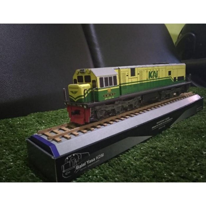 PROMO PAPERCRAFT MINIATUR LOKOMOTIF CC201 LIVERY VINTAGE TERLARIS