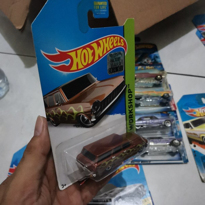 MUST HAVE 64' CHEVY NOVA STATION WAGON FACTORY SEALED HOTWHEELS TERLARIS