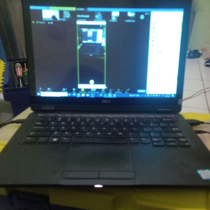 Laptop layar sentuh