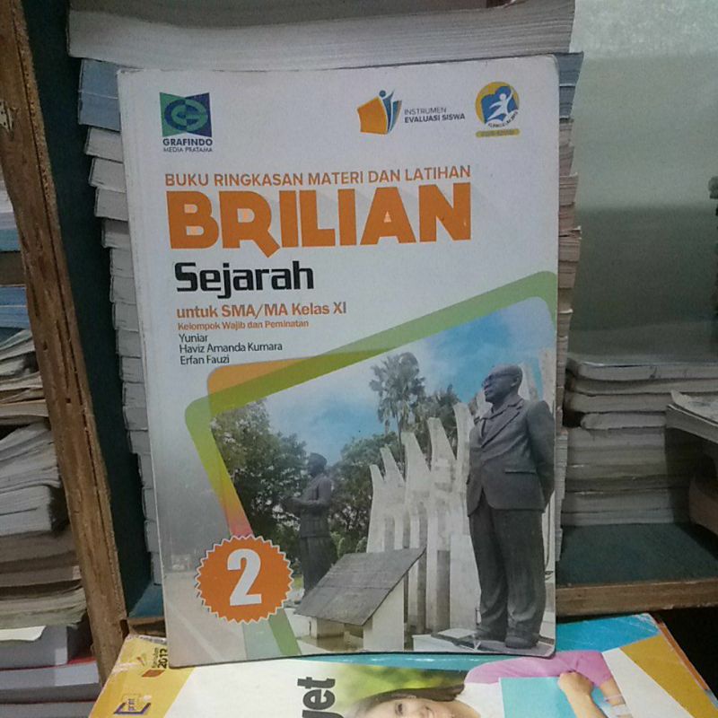 buku bekas ringkasan materi dan latihan berlian sejarah kelompok wajib dan peminatan untuk SMA kelas
