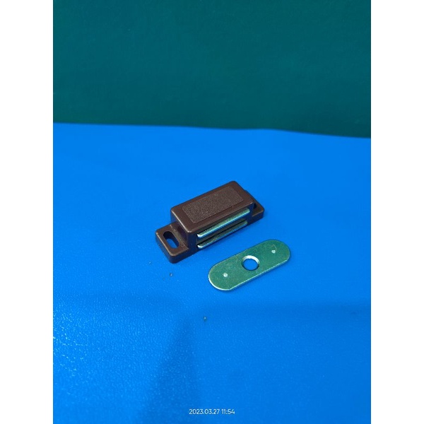 magnet pintu kabinet  lemari kayu kaca