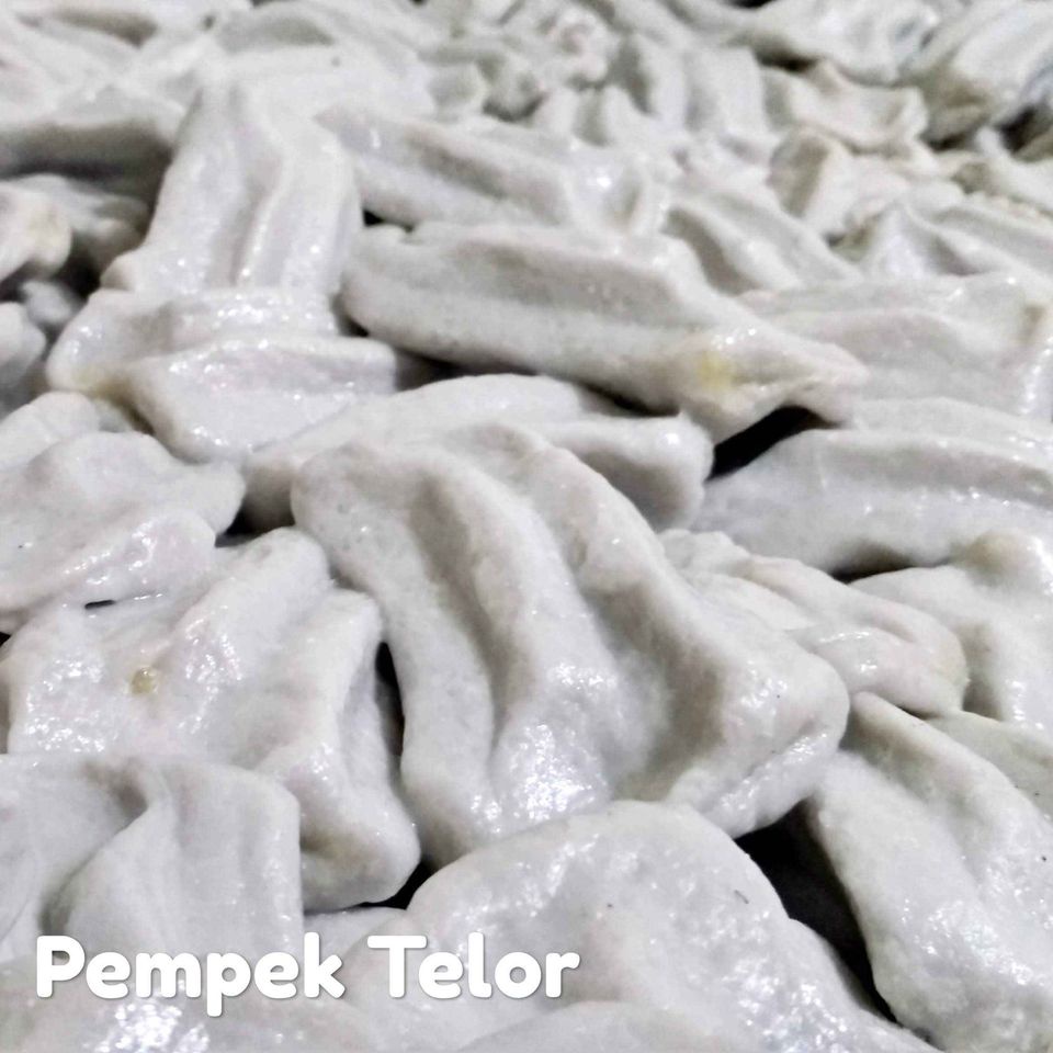 

Grosir Pempek Kapal Selam Kecil isi Telur Ayam dari Ikan Tenggiri asli