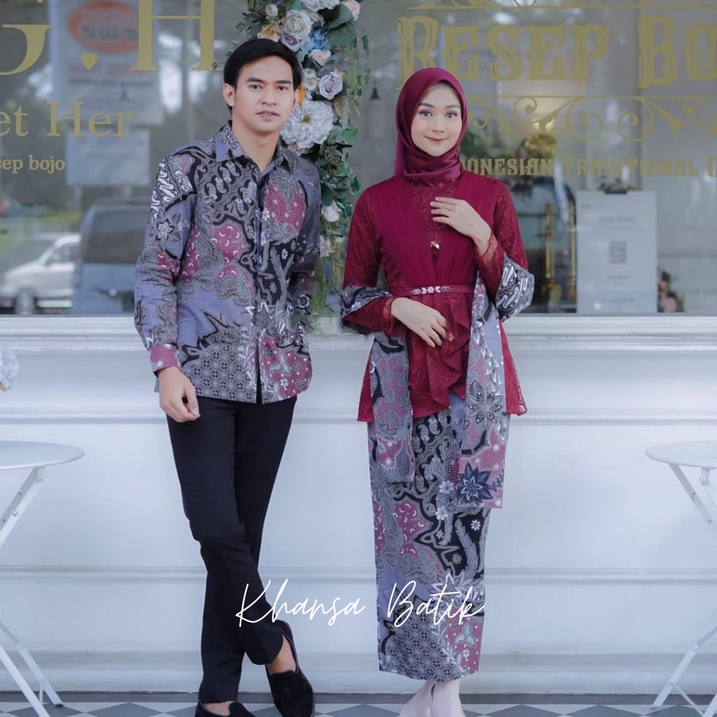 KHANSABATIK [NEW ARRIVAL] READY JUMBO SET COUPLE AVEENA MAROON KEBAYA BROKAT TILLE MUTIARA BAHAN VELVET PREMIUM BAJU SARIMBIT LAMARAN TUNANGAN PRIA WANITA