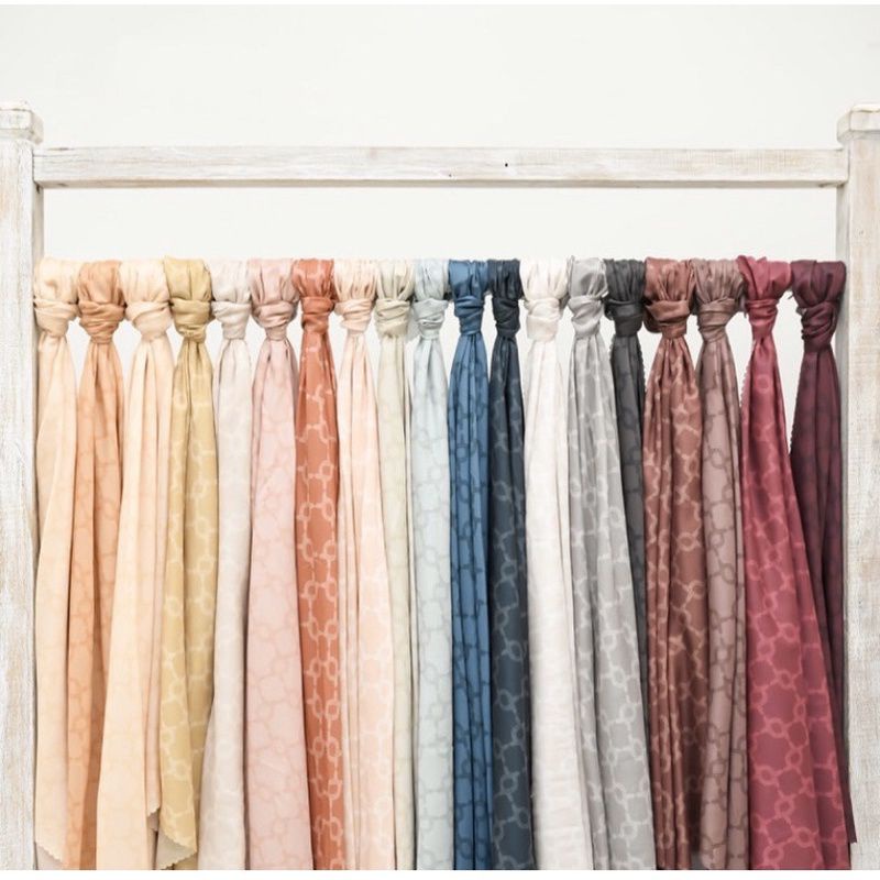 amara scarf wearing klamby