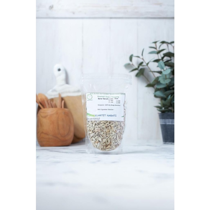 

PRODUK SUNFLOWER - BIJI BUNGA MATAHARI OVEN - KUPAS - MATANG - PANGGANG 250GR