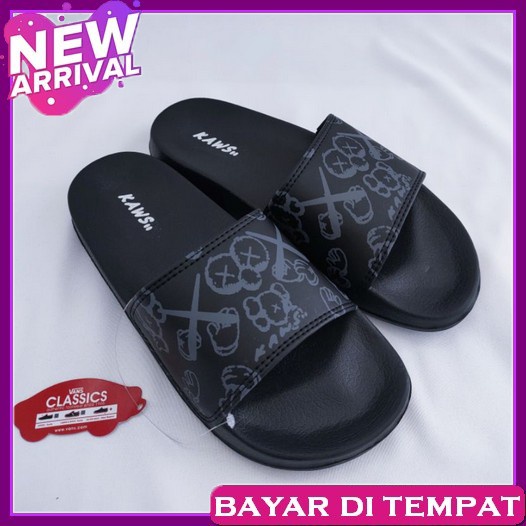 Sandal Pria Sendal Dewasa Lebaran 2023 Distro Keren Casual Cowok Sendal Slop Kaws Hitam Pria Sendal