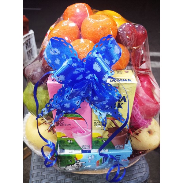 

parcel buah plus isi susu ultra uk sedang