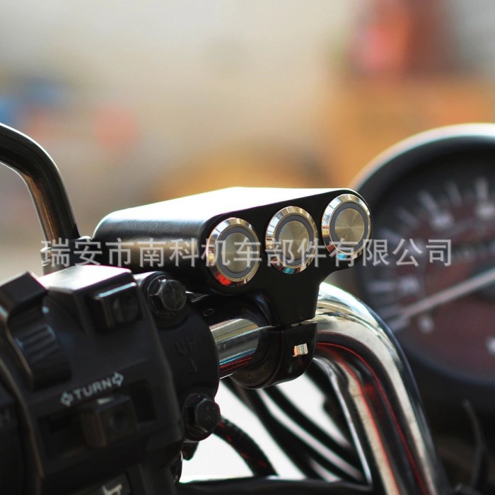 Saklar 3 Tombol Lampu ON OFF Motor Handlebar 22mm dengan Dudukan