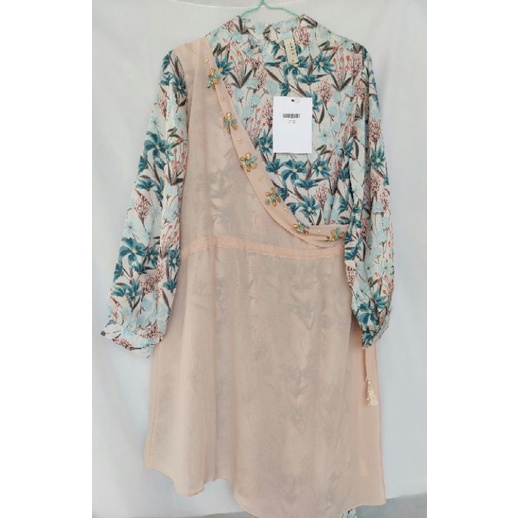 NEW WITH TAG Viera Tunic Cream By Aleza Label buttonscarves bukan preloved