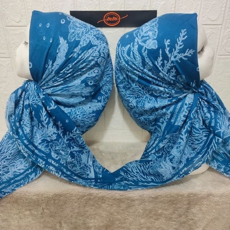 HIJAB SEGIEMPAT VOAL MOTIF AKAR BIRU