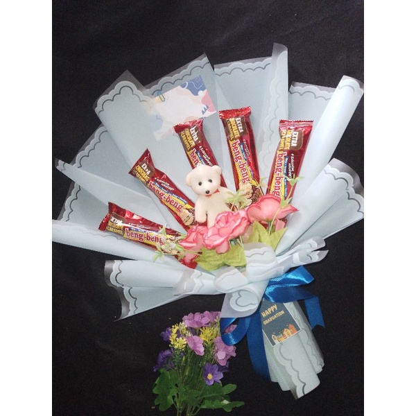 

Buket bengbeng/ buket bengbeng plus boneka mini/ buket coklat/ buket ulang tahun/ buket valentine/ buket anniversary/ hadiah/ kado spesial