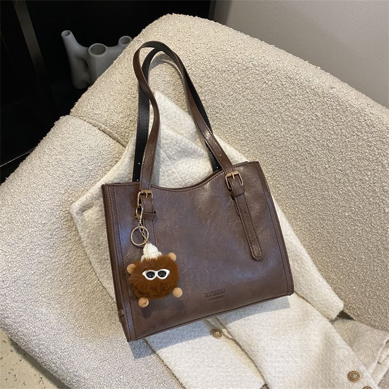 Sera musim semi dan musim panas retro tas berkapasitas besar 2023 tas wanita baru populer tas bahu komuter net red hot style tote bag