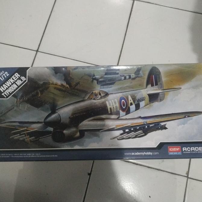 pesawat hawker typhoon mk.lb 1/72 model kit academy