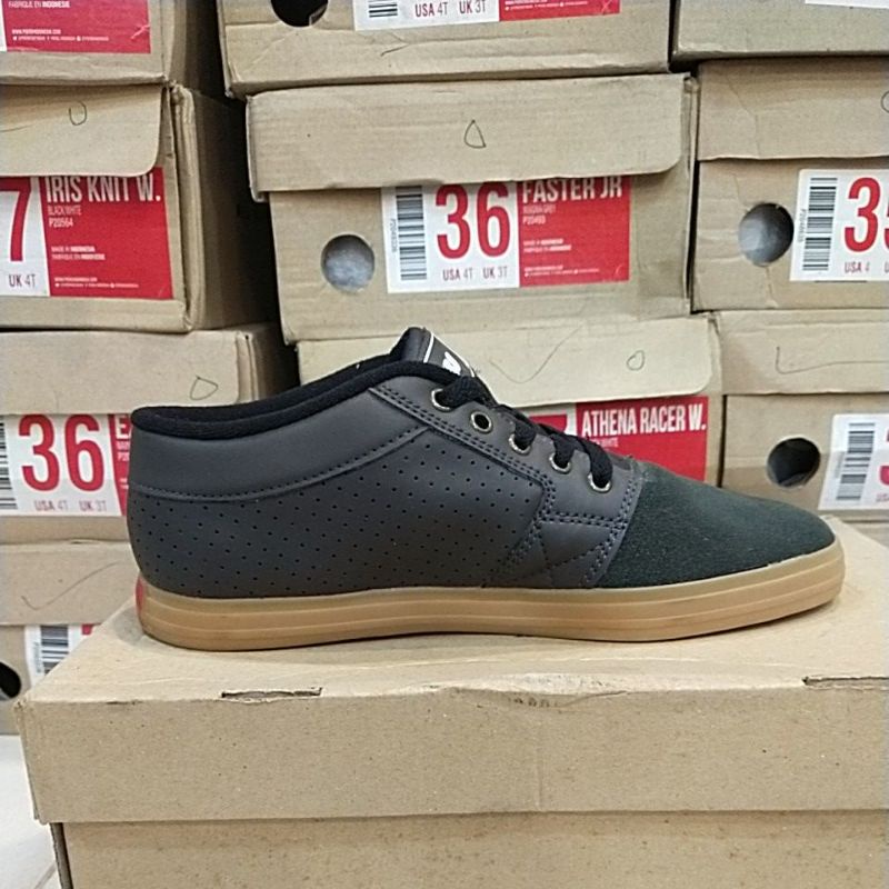 sepatu casual Piero suedo