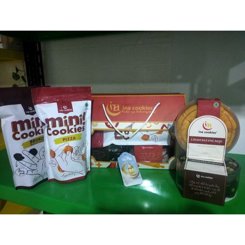 

HAMPERS INA COOKIES REGULER & pouch