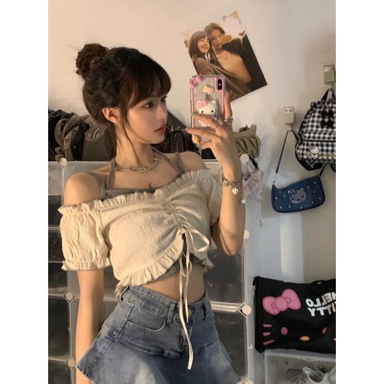 Red Pendek satu bahu T-shirt wanita 2023 musim panas engah lengan babes rasa desain niche off-the-shoulder keinginan murni pendek lengan atas